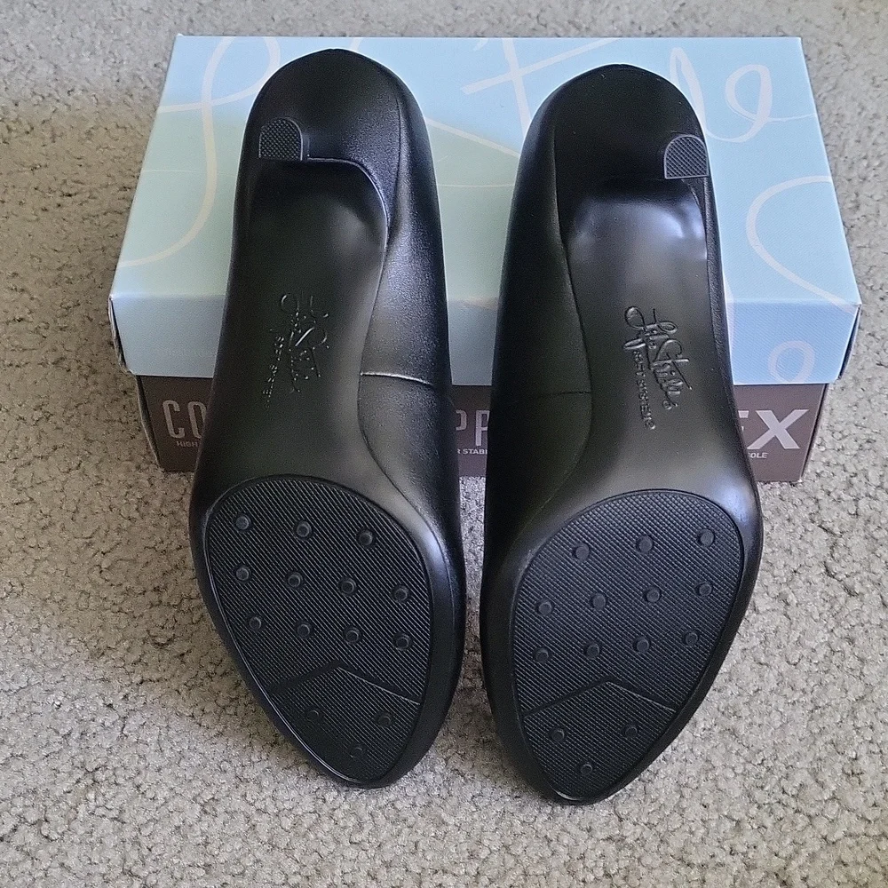 Shoes - Picture 4 of 6